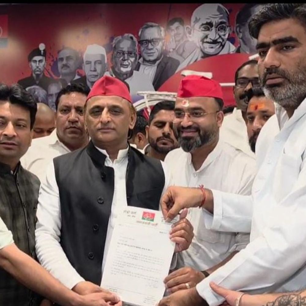 सेंट्रल मार्केट के व्यापारियों ने अखिलेश यादव से की मुलाकात:बोले- सरकार को सहानुभूति दिखाते हुए करनी चाहिए मदद, मास्टर प्लान में होना चाहिए बदलाव