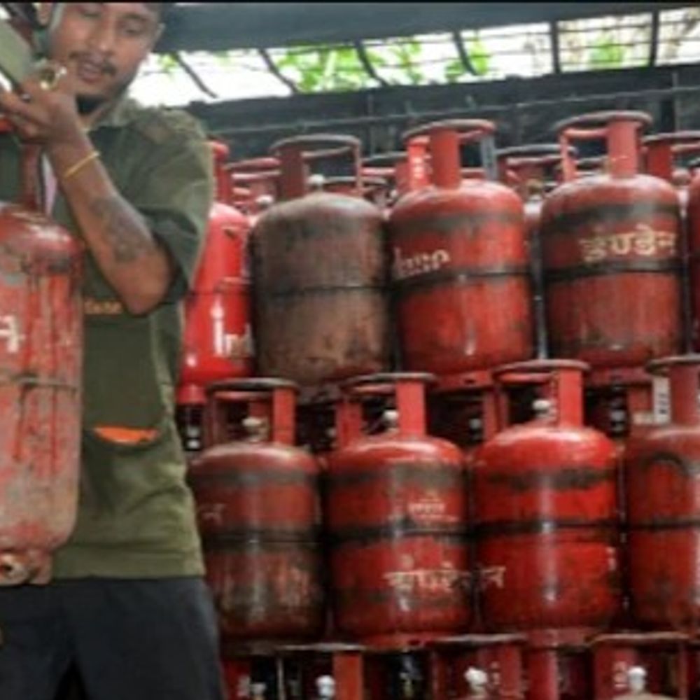 भिंड में कमर्शियल सिलेंडर की बिक्री पर लगी रोक:घरेलू गैस की किल्लत से बढ़ी परेशानी, 2–3 दिन की वेटिंग; ऑनलाइन बुकिंग भी तत्काल नहीं