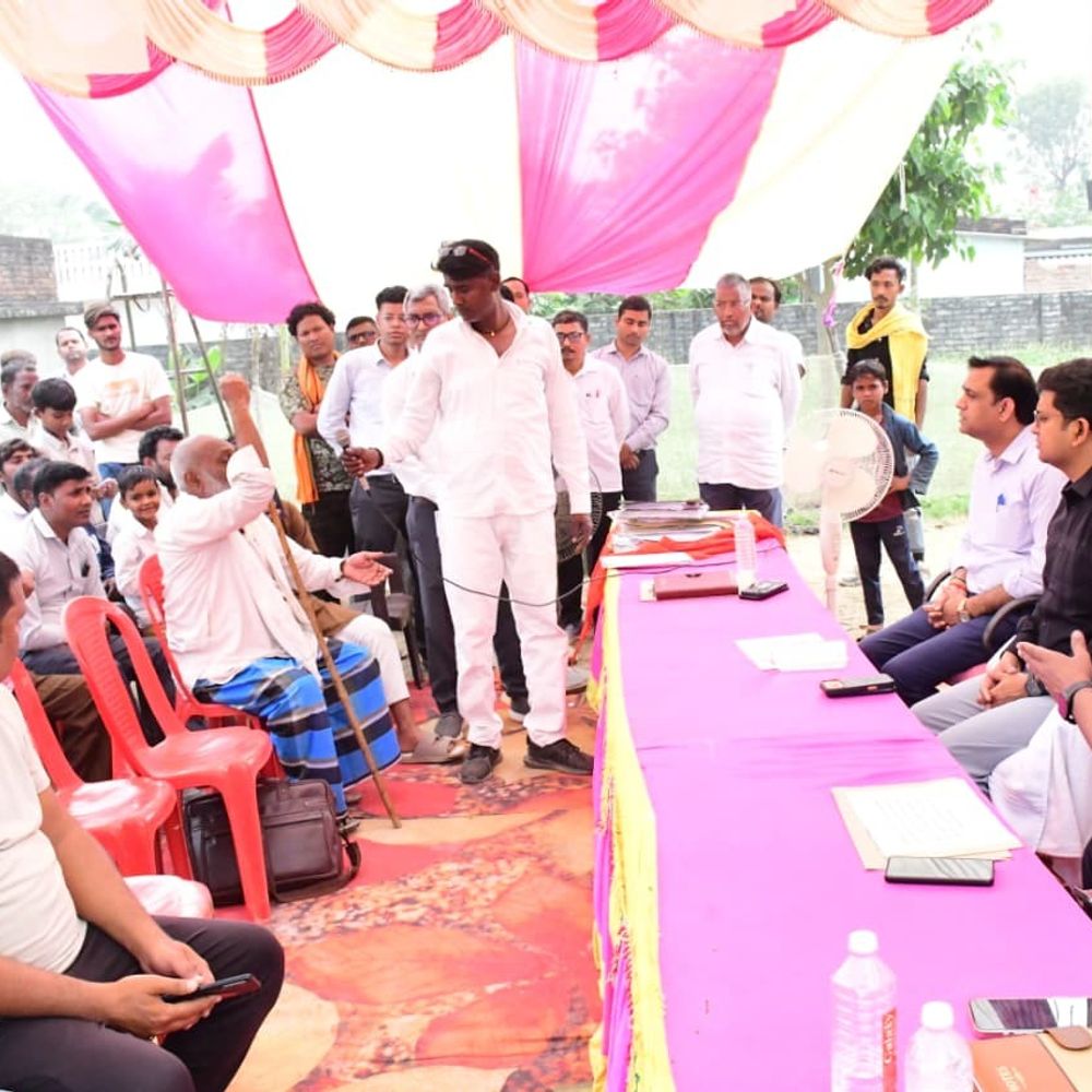 नौतला सरपतहा में चकबंदी अंतिम चरण में:सिद्धार्थनगर में धारा-52 प्रस्ताव भेजने से पहले डीएम ने की ग्रामीणों से बैठक