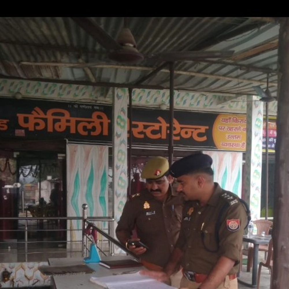 गाजीपुर में श्री राधे होटल पर पुलिस का छापा:संदिग्ध गतिविधियां मिलीं, आपत्तिजनक सामान बरामद; होटल सील