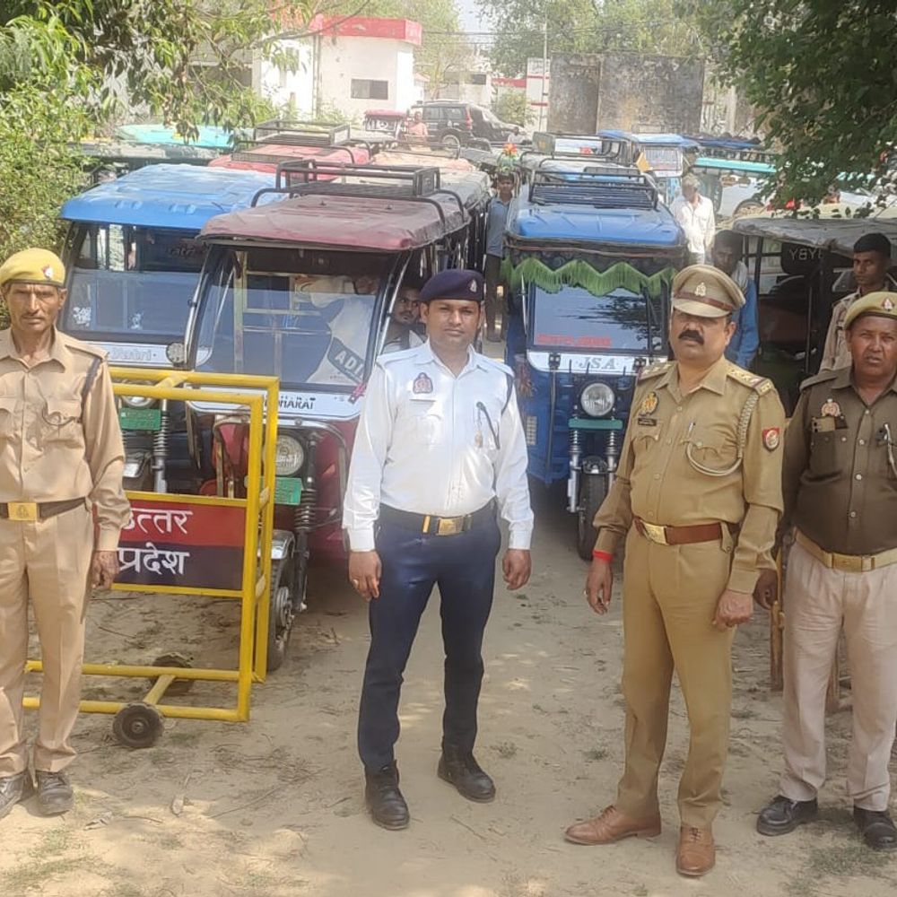 मैनपुरी में यातायात नियम तोड़ने पर 105 वाहनों के चालान:नो-एंट्री में घुसे 40 ई-रिक्शा और ऑटो-टेंपो पर कार्रवाई, 2.5 लाख जुर्माना
