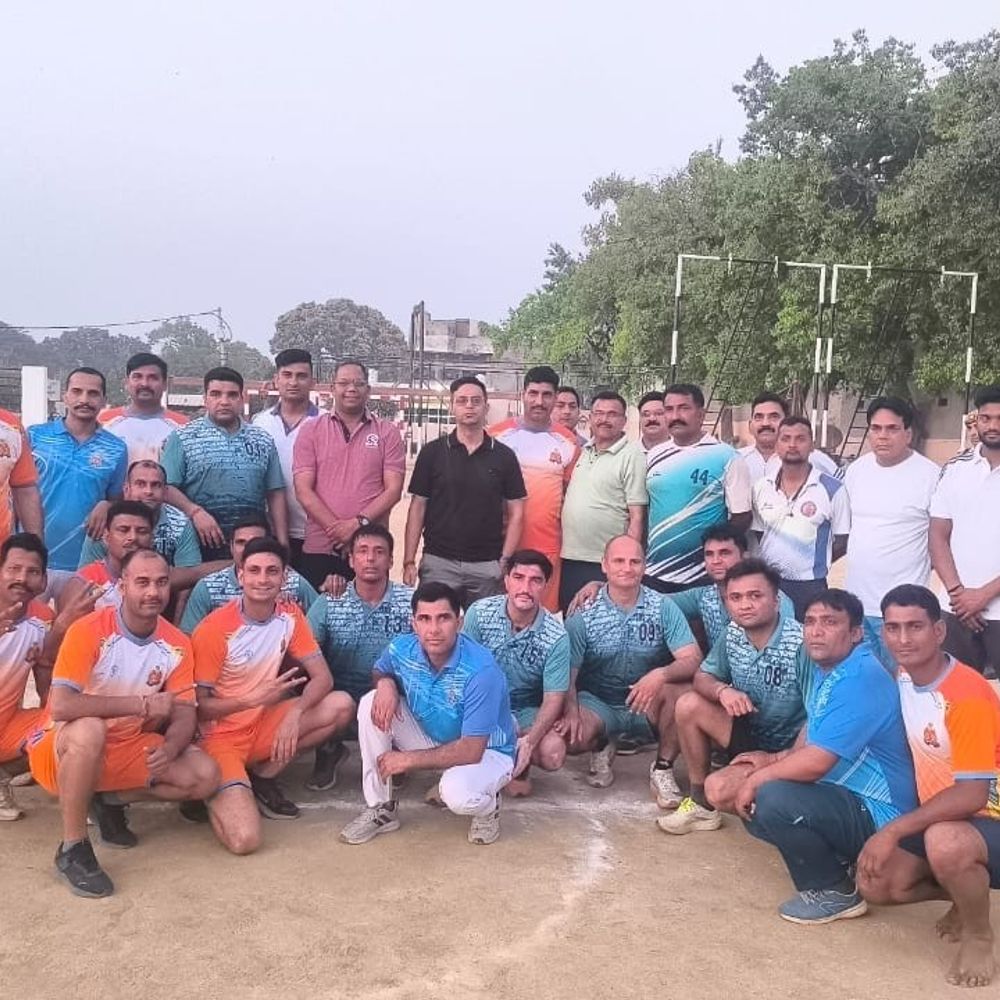 मेरठ जोन में अंतरजनपदीय हैंडबॉल-बास्केटबॉल प्रतियोगिता शुरू:अपर पुलिस अधीक्षक ग्रामीण ने रिजर्व पुलिस लाइन में किया उद्घाटन