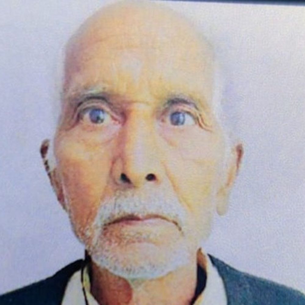 एटा में 70 वर्षीय बुजुर्ग की सिर कुचलकर हत्या:खेत में सोते समय वारदात, 6 बीघा जमीन विवाद की आशंका