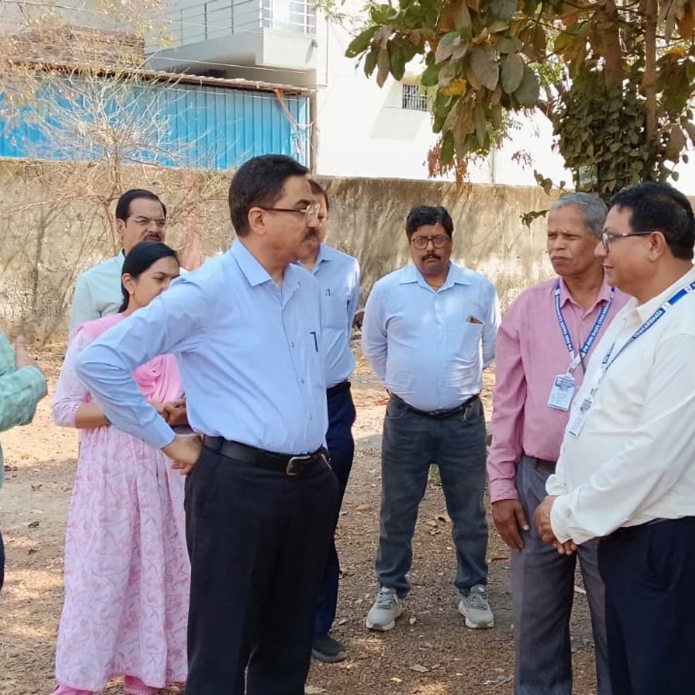पीएमश्री स्कूल में सीपेज, कमिश्नर ने मरम्मत के निर्देश दिए:  औचक निरीक्षण में मिली खामियां, पढ़ाई गुणवत्ता बढ़ाने पर जोर – Bilaspur (Chhattisgarh) News