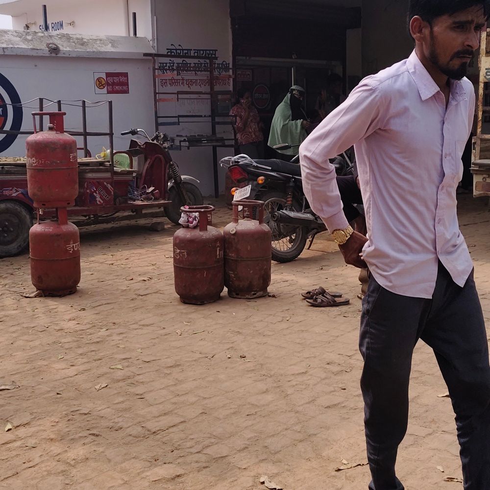 अमेठी में गैस सिलेंडर की किल्लत नहीं:सर्वर समस्या से ओटीपी में देरी, उपभोक्ता परेशान; विभाग ने समाधान का दावा किया