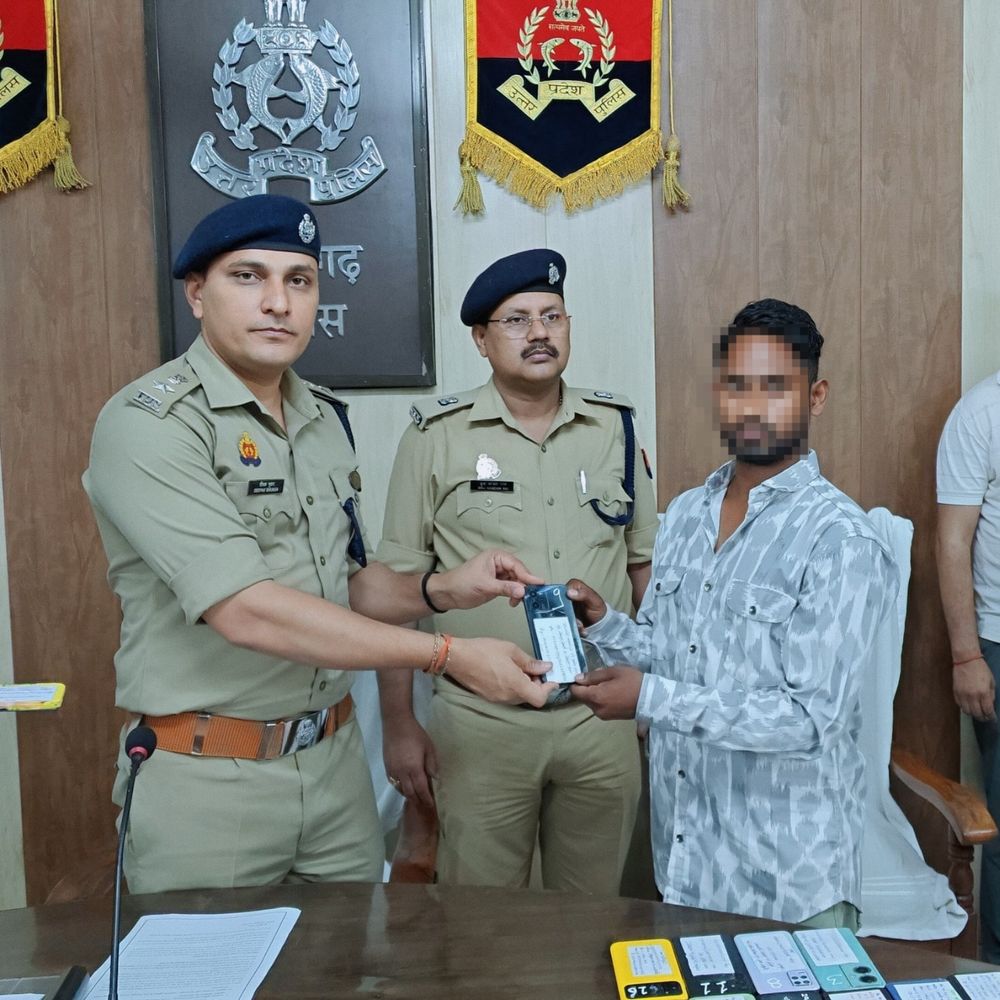 CEIR पोर्टल से 93 गुम मोबाइल बरामद:एसपी ने उनके स्वामियों को सुपुर्द किए, 14 लाख के करीब है कीमत