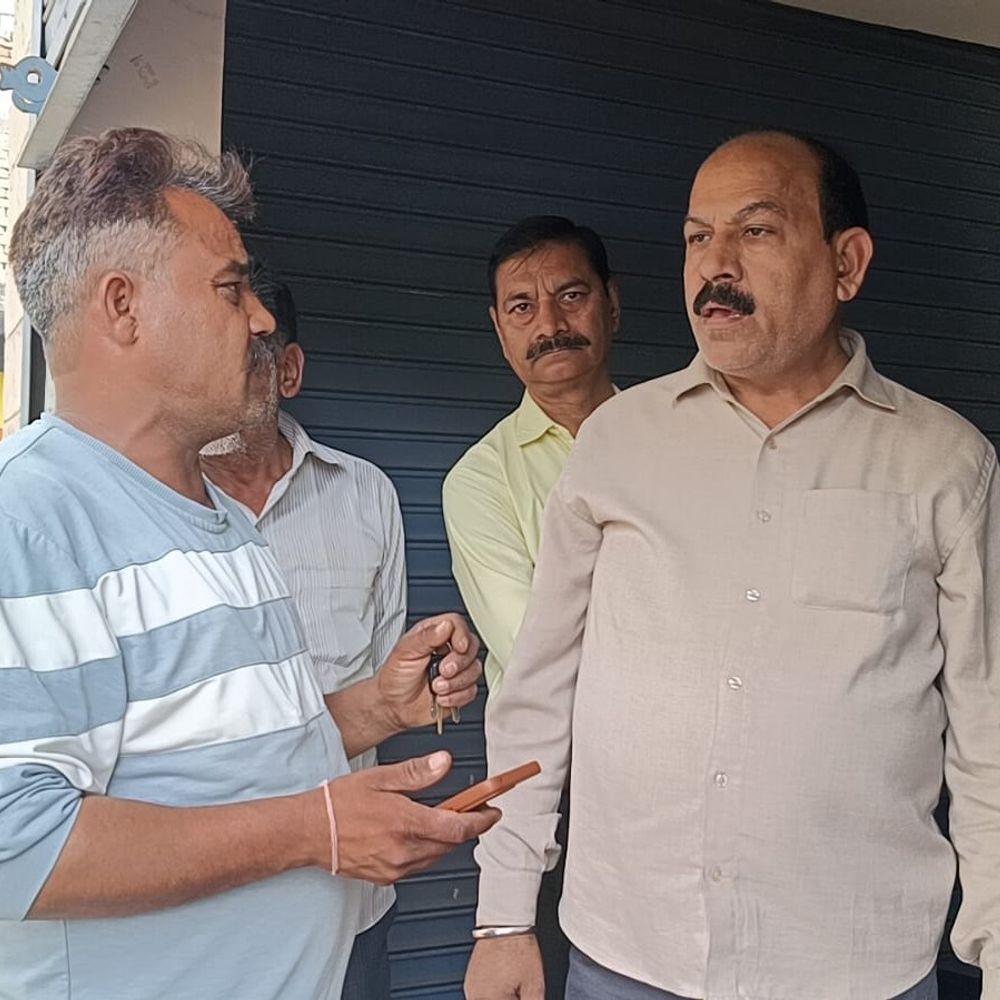 ईरान-अमेरिका युद्ध से घरेलू गैस संकट गहराया:मुजफ्फरनगर में कालाबाजारी पर लोग भड़के, वेंडर के खिलाफ हंगामा