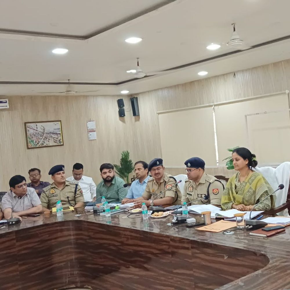 यूपी पुलिस भर्ती परीक्षा को लेकर अमरोहा प्रशासन अलर्ट:डीएम-एसपी ने की बैठक, परीक्षा को लेकर दिए सख्त निर्देश, 10 केंद्रों पर होगी परीक्षा