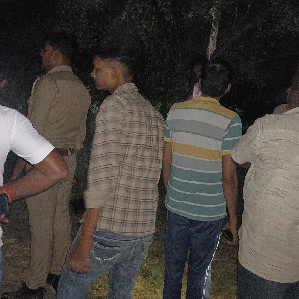रायबरेली में पेड़ से लटका मिला युवक का शव:अटौरा क्षेत्र में संदिग्ध परिस्थितियों में हुई घटना, पुलिस जांच में जुटी