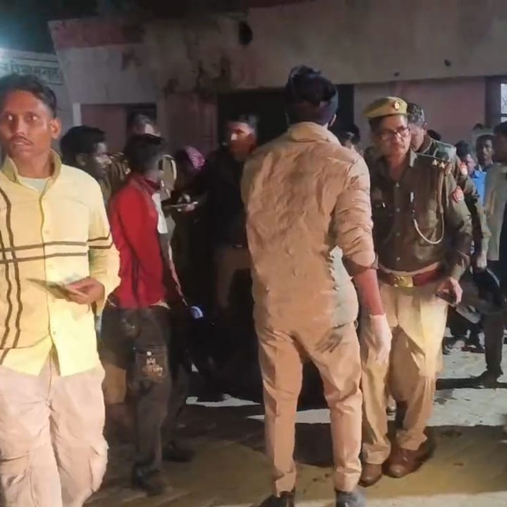 लखीमपुर में निर्माणाधीन पुलिया से गिरी बाइक, एक की मौत:नियंत्रण खोने से हुआ हादसा, दो घायल; PWD ने नहीं लगाए थे सांकेतिक बोर्ड