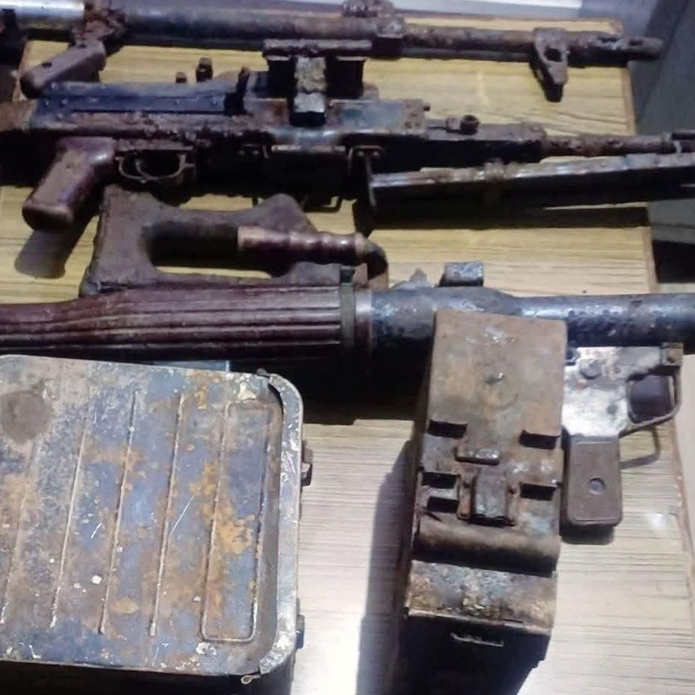 भास्कर अपडेट्स:बांदीपोरा के जंगल में आतंकी ठिकाना ध्वस्त, RPG, LMG समेत भारी मात्रा में हथियार बरामद