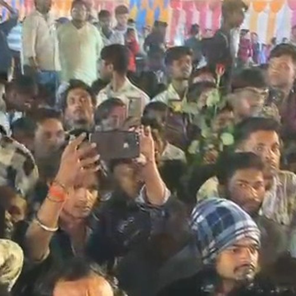 खाटू श्याम फाल्गुन महोत्सव में उमड़ी भीड़:फर्रुखाबाद में दिव्य दरबार सजा, मनोना धाम के महंत भी पहुंचे