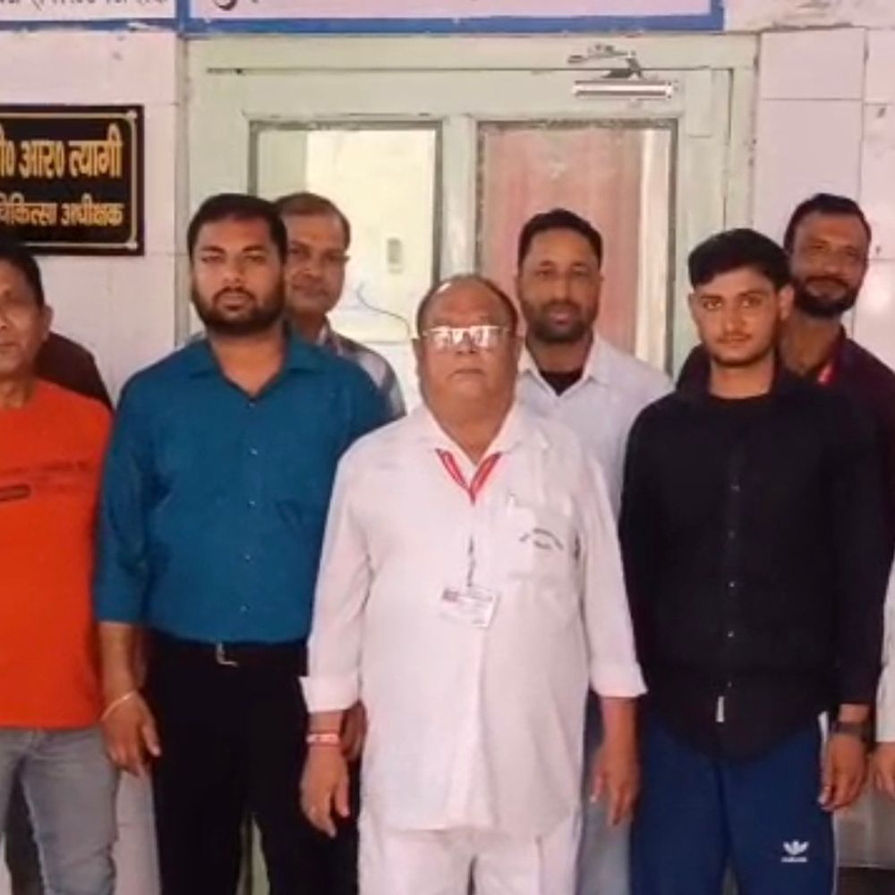 बिजनौर मेडिकल अस्पताल स्टाफ को वेतन नहीं मिला:डीएम-प्रिंसिपल से शिकायत कर जल्द भुगतान की मांग