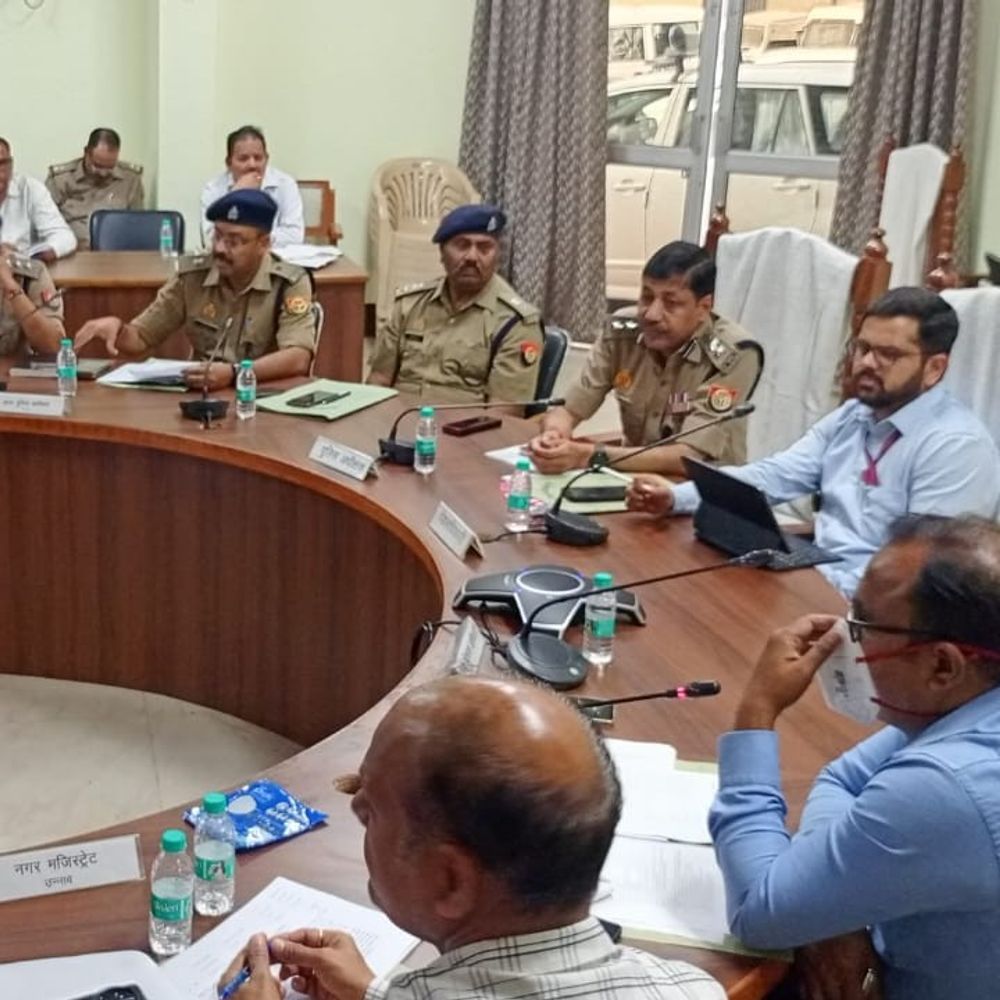 उन्नाव में त्योहारों को लेकर प्रशासन अलर्ट:डीएम-एसपी ने शांति व्यवस्था बनाए रखने, जर्जर तार बदलने के निर्देश