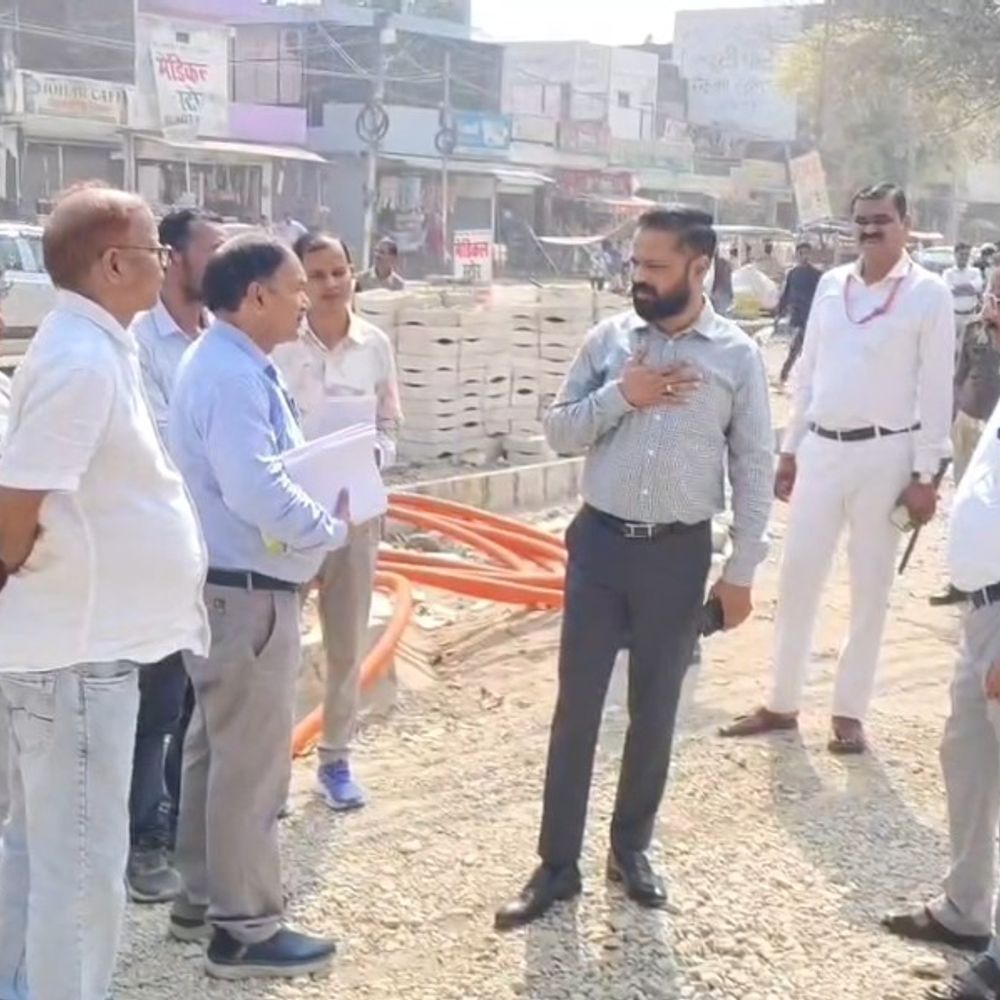 नगर आयुक्त ने सीएम ग्रिड योजना का निरीक्षण किया:लाइनपार में धीमी प्रगति पर कंपनी को फटकार लगाई