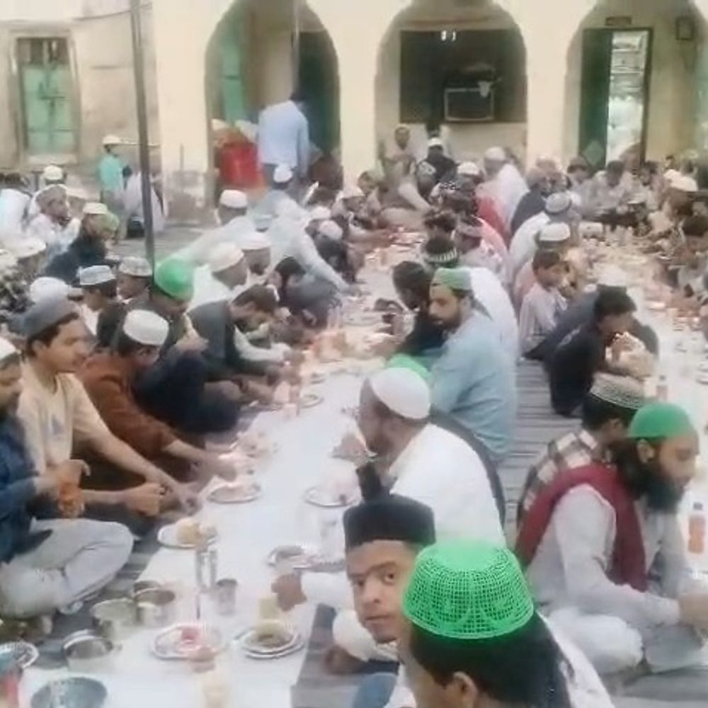 रमजान का 20वां रोजा रखा गया:मथुरा की जामा मस्जिद में हुआ विशेष इफ्तार, खुशहाली-भाईचारे की दुआ मांगी