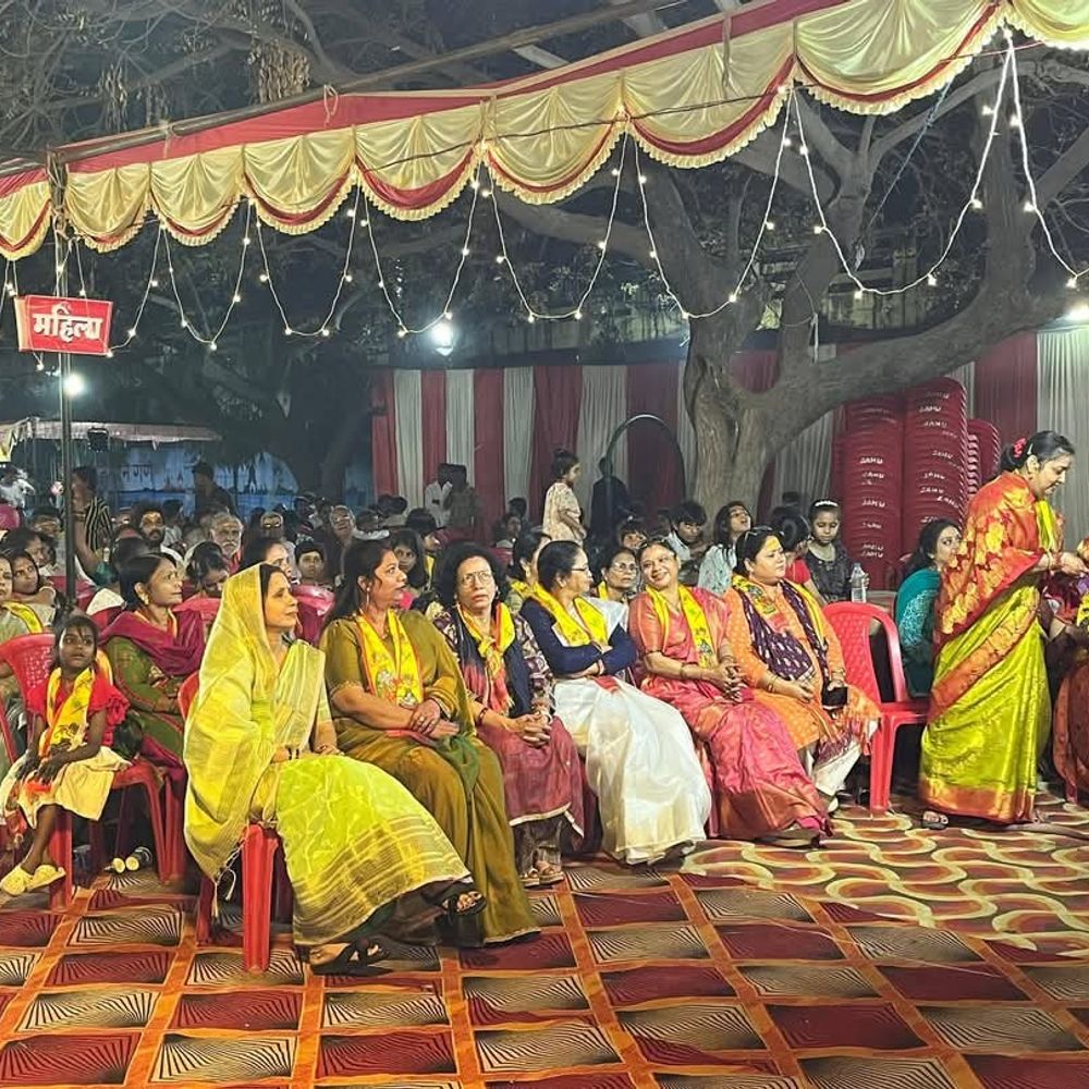 उन्नाव के आनंद घाट पर 'सार्वजनिक होली गंगामेला':महाआरती और फूलों की होली रही मुख्य आकर्षण