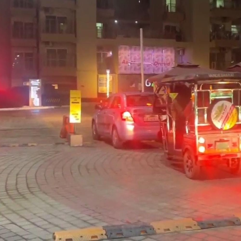 एमबीए छात्रा ने 13वीं मंजिल से कूदकर की आत्महत्या:ग्रेटर नोएडा वेस्ट में हुई घटना, होली की छुट्टी पर घर आई थी छात्रा