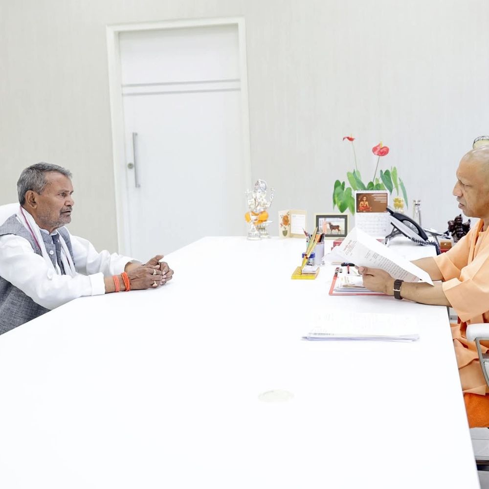 गोंडा के 3 विधायकों ने सीएम योगी से की मुलाकात:सड़क, पुल, कॉलेज-स्कूलों के निर्माण की मांग, जिले की कानून व्यवस्था और विकास पर चर्चा