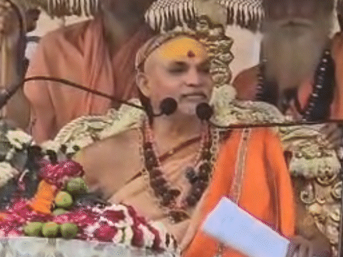 भीड़ कम होने पर शंकराचार्य बोले-यह शराब की दुकान नहीं:मुझे सपा समर्थक कहते हैं, मेरे कार्यक्रम में सबसे ज्यादा भाजपाई हैं