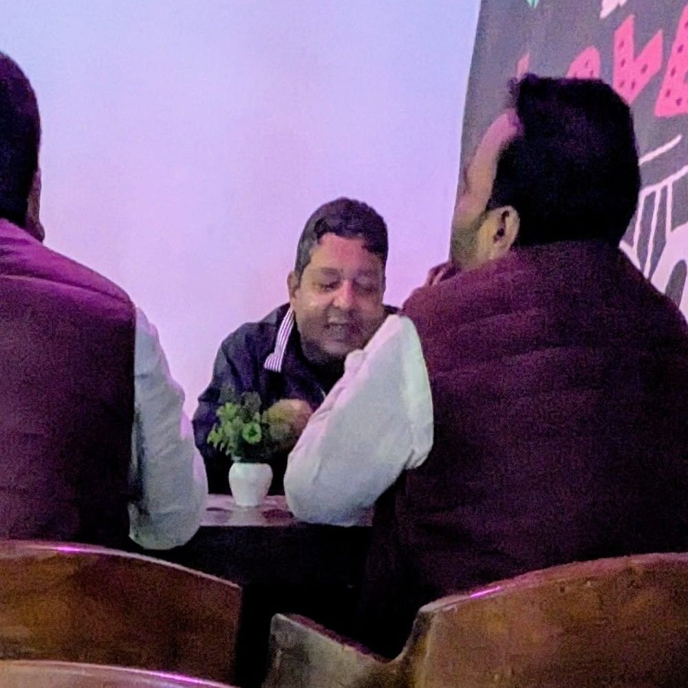 महराजगंज में धान खरीद को लेकर डील का VIDEO:एमओ और मिल संचालक के बीच धान खरीद को पोर्टल पर दर्ज कराने की बातचीत