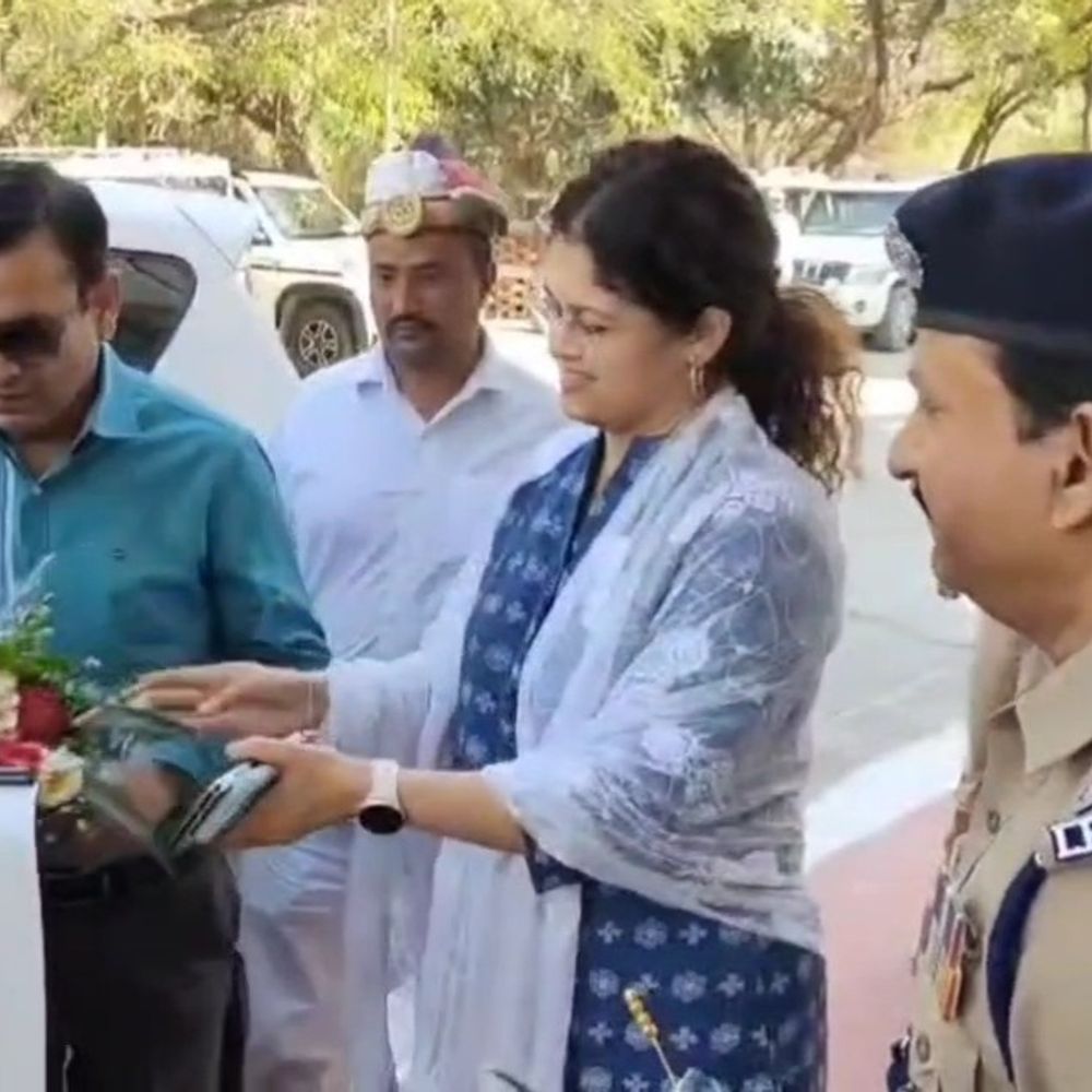 पनवाड़ी ग्राम पंचायत में 40 लाख के घोटाले का आरोप:महोबा में प्रधान और सचिव को नोटिस, मंडलायुक्त ने कार्रवाई के दिए आदेश