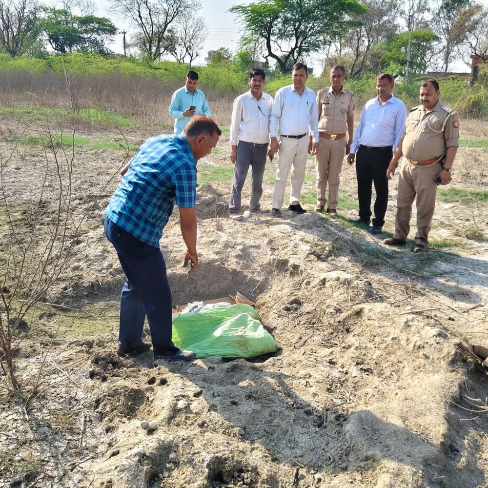 जलेसर पुलिस ने 'ऑपरेशन दहन' के तहत विस्फोटक नष्ट:न्यायालय और वरिष्ठ अधिकारियों के निर्देश पर हुई कार्रवाई