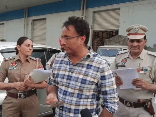 लुधियाना में कूरियर कंपनी से मिला 56 किलो गांजा:  पुलिस ने एक्सप्रेसबीस कूरियर कंपनी में मारा छापा, उड़ीसा से आए थे पैकेट – Ludhiana News