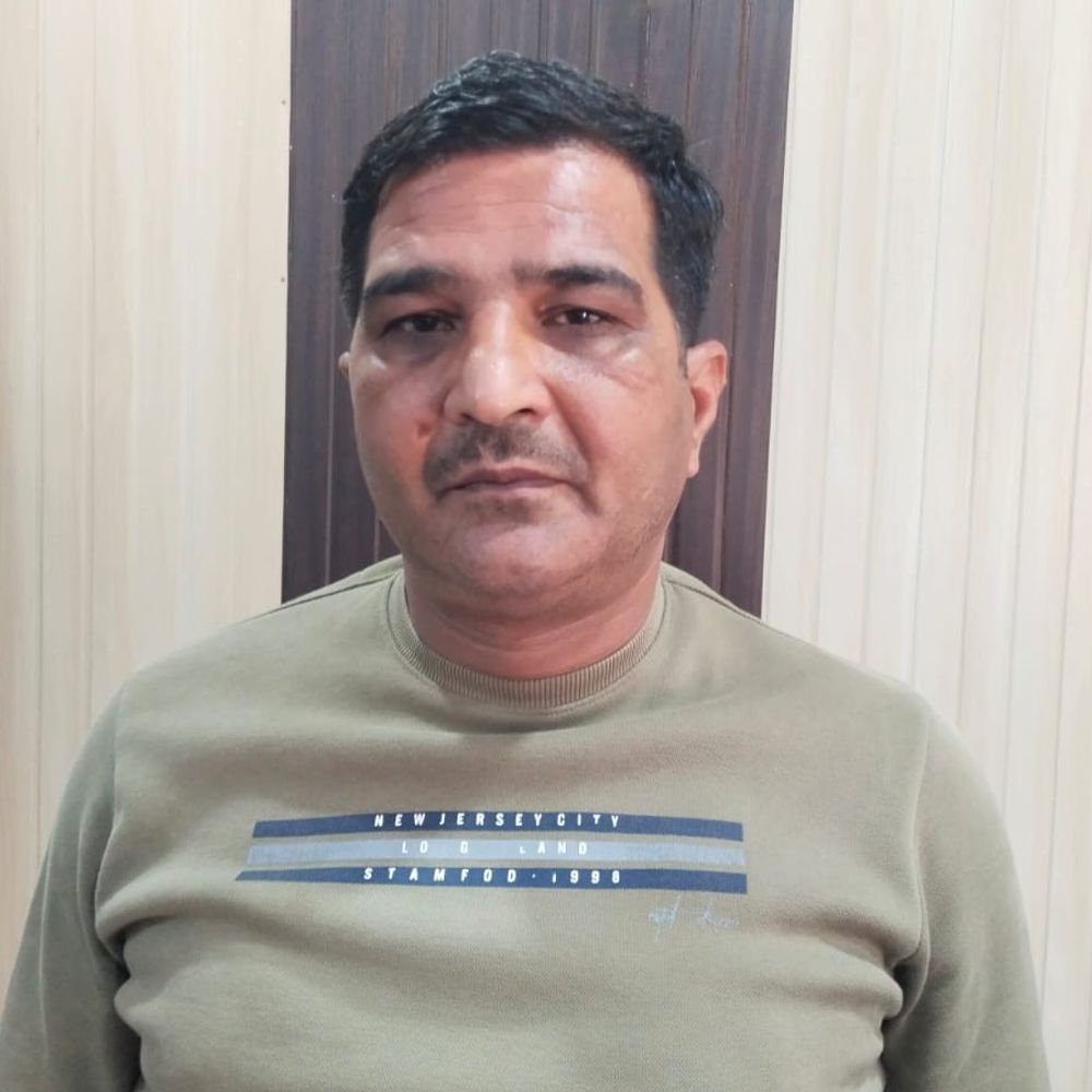 सहारनपुर में हेड कांस्टेबल रिश्वत लेते अरेस्ट:एंटी करप्शन टीम ने रंगेहाथ पकड़ा, एक केस के एवज में मांगे थे 15 हजार