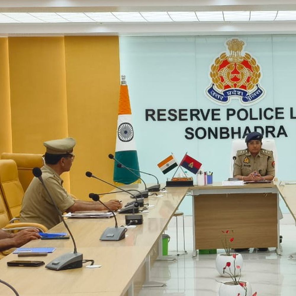 सोनभद्र में सीओ यातायात ने ZFD टीमों की समीक्षा की:सड़क दुर्घटनाएं रोकने के लिए दिए आवश्यक दिशा-निर्देश