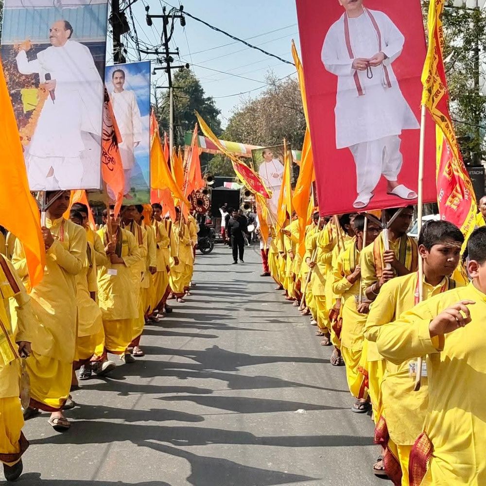 धूमधाम से निकली कलश यात्रा:विश्व जागृति मिशन ने 12 मार्च से शुरू होने वाले सनातन संस्कृति जागरण महोत्सव का आयोजन किया