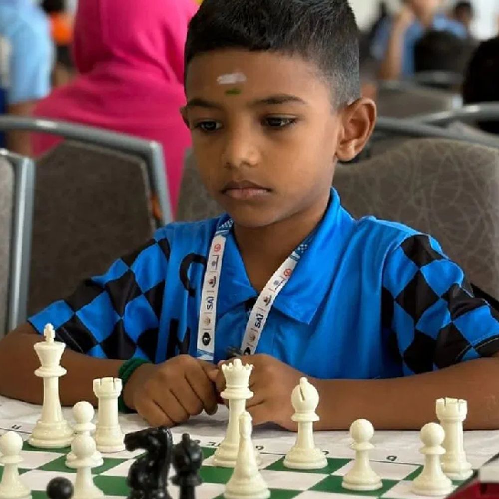 शतरंज का नन्हा जादूगर; दुनिया का नंबर-1 खिलाड़ी:तमिज अमुधन 2000 ईलो रेटिंग पार करने वाले दुनिया के सबसे युवा खिलाड़ी, आठ साल की उम्र में जीती कार