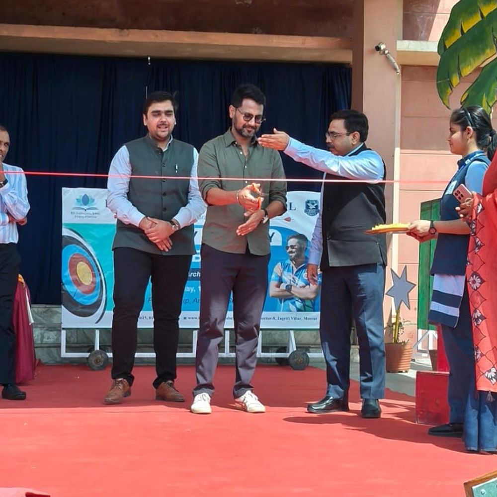मेरठ के बीडीएस इंटरनेशनल स्कूल में शुरू हुई तीरंदाजी अकादमी:ओलंपियन राहुल बनर्जी बोले—अनुशासन और निरंतर अभ्यास से मिलती है सफलता