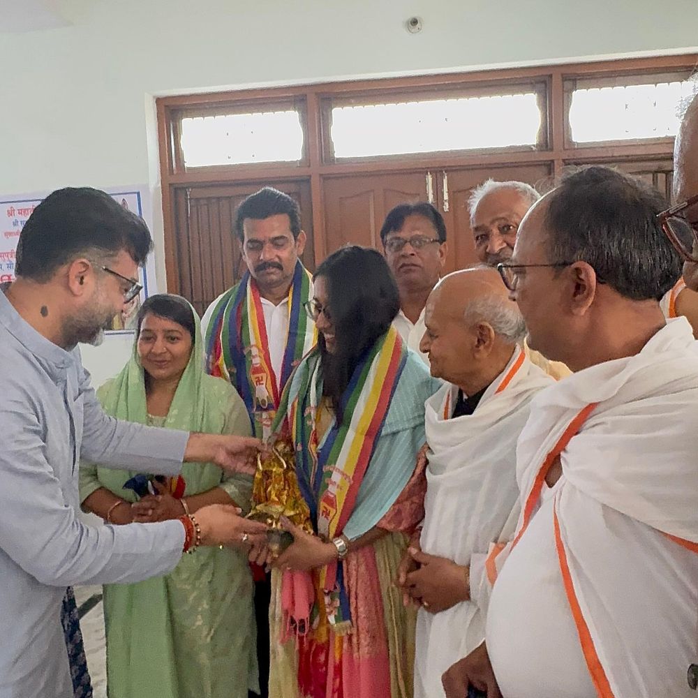 रिया जैन ने UPSC में 318वीं रैंक हासिल की:रामपुर की बेटी को पालिकाध्यक्ष ने किया सम्मानित