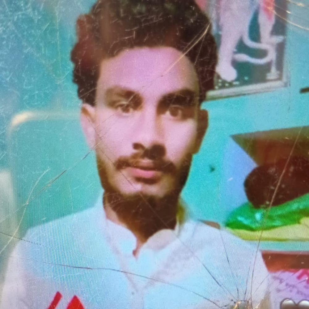 बिजनौर में सड़क हादसे में छात्र की मौत:अज्ञात वाहन ने बाइक सवार को मारी टक्कर, घर में सबसे छोटा था