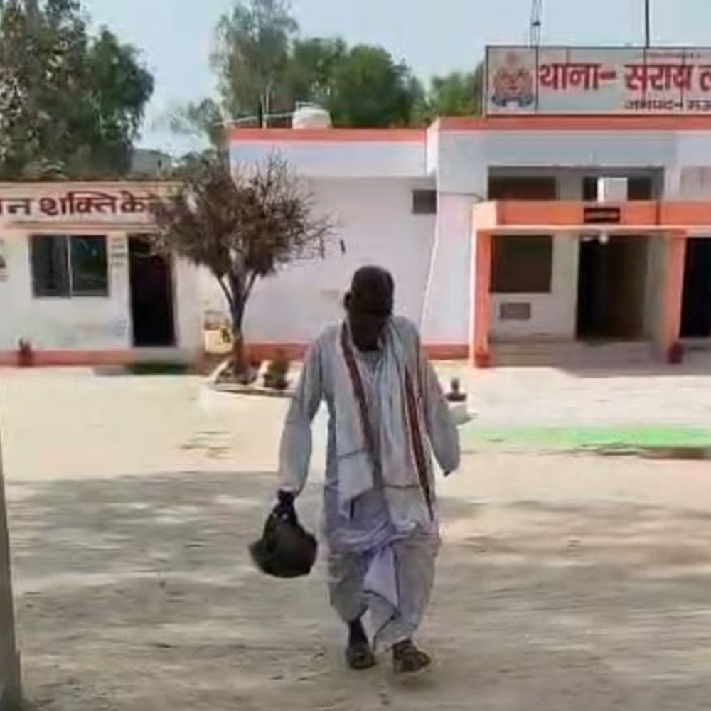 मऊ में ई-रिक्शा में महिला की चेन चोरी:दो लाख रुपये के आभूषण गायब, पुलिस जांच में जुटी