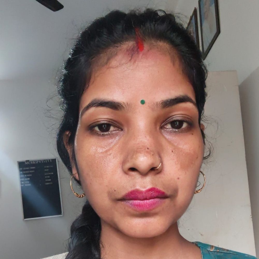 बरेली में ट्रक ने बाइक सवार दंपति को टक्कर मारी:शादी से लौटते समय पत्नी की मौत, पति घायल