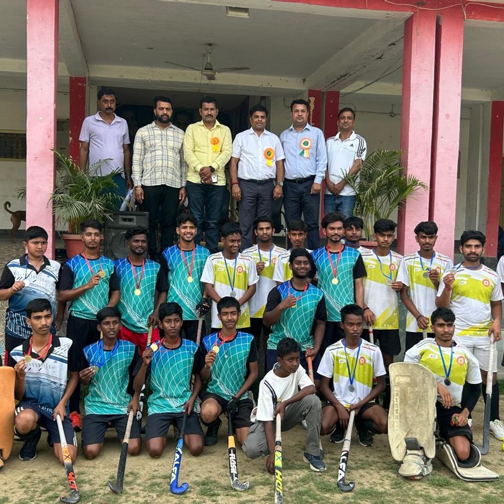 देवरिया ने हॉकी प्रतियोगिता में सिवान को हराया:फाइनल में 4-1 से जीत दर्ज कर खिताब जीता, 4 टीमों ने लिया था हिस्सा