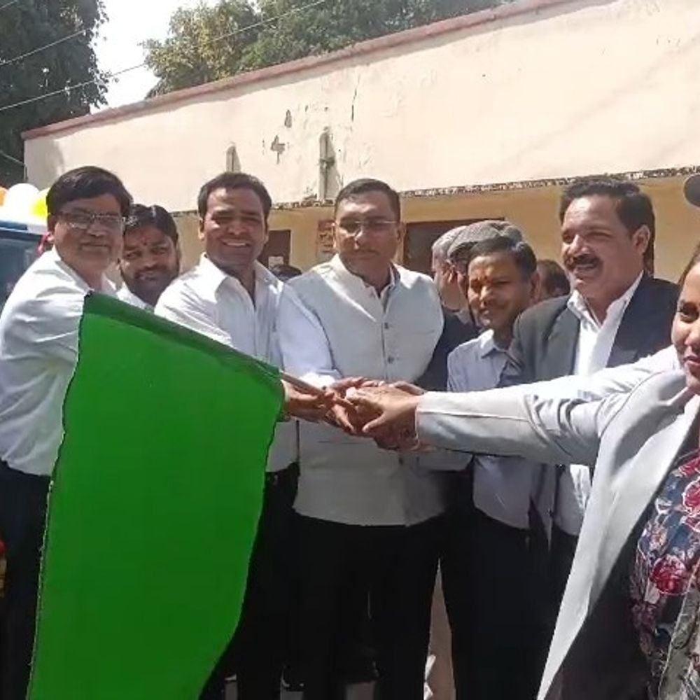 मथुरा में लोक अदालत प्रचार वाहन रवाना:14 मार्च को होगा राष्ट्रीय लोक अदालत का आयोजन