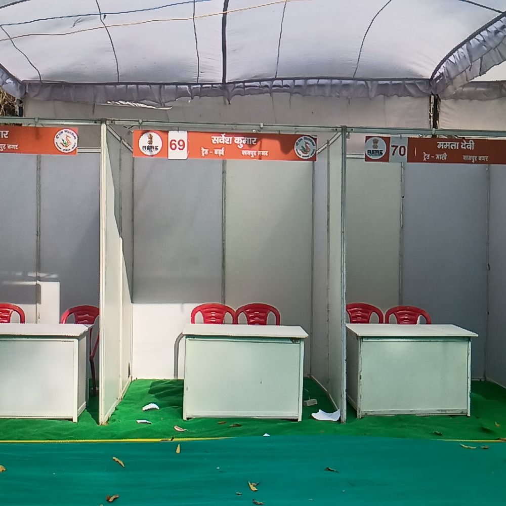 कानपुर में पीएम विश्वकर्मा ट्रेड फेयर पहले दिन ही फ्लॉप:90 फीसदी स्टॉल खाली, अफसर बोले- फसल कटाई की वजह से नहीं पहुंचे कारीगर