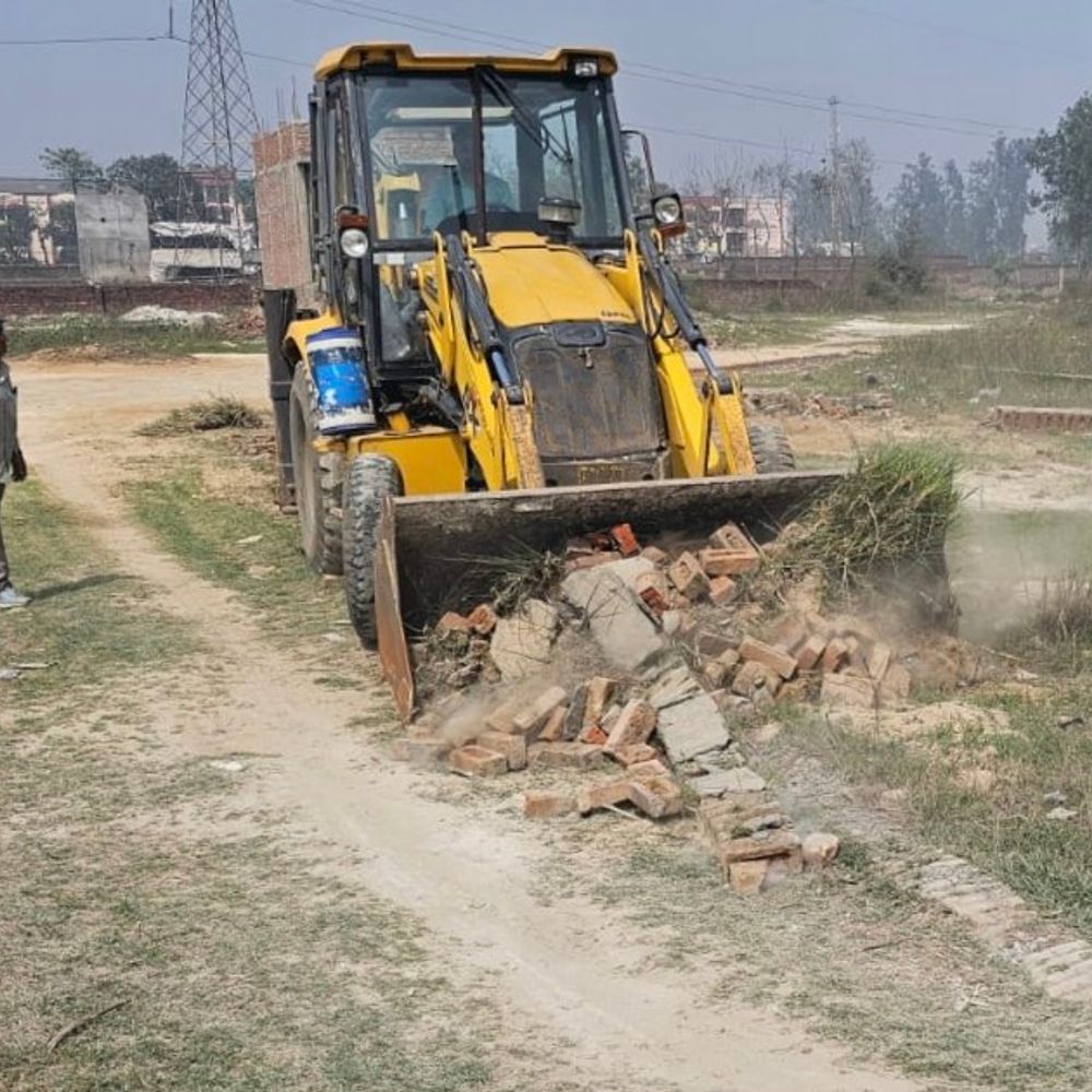 MDA ने 110 बीघा अवैध प्लॉटिंग ध्वस्त की:जानसठ रोड और NH-58 पर बन रही कॉलोनियों पर चला बुलडोजर