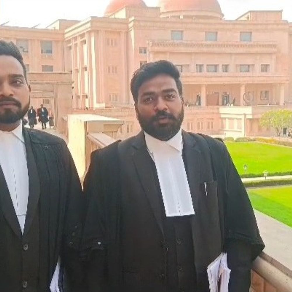 यादवजी की लव स्टोरी याचिका पर हाईकोर्ट में सुनवाई आज:लखनऊ हाईकोर्ट की डबल बेंच करेगी सुनवाई, 10 मार्च को नहीं हो पाई थी पेशी