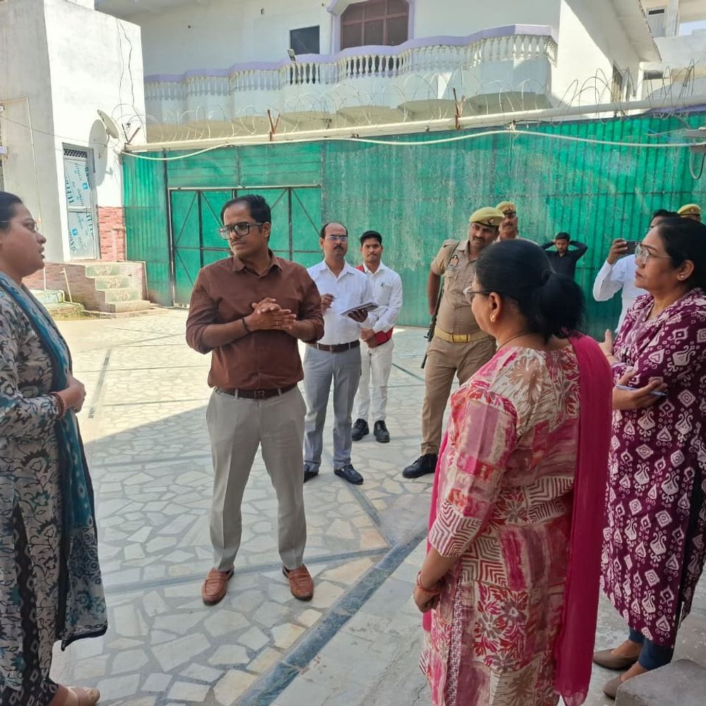 चित्रकूट DM ने किशोर न्याय बोर्ड का निरीक्षण किया:संप्रेषण गृह की व्यवस्थाएं परखीं, बच्चों से की बातचीत