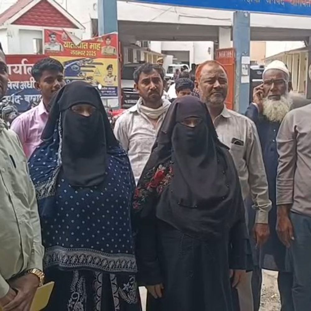 बागपत में अवैध गांजा बिक्री का आरोप:मोहल्ले के लोगों और सभासद ने प्रशासन से कार्रवाई की मांग की