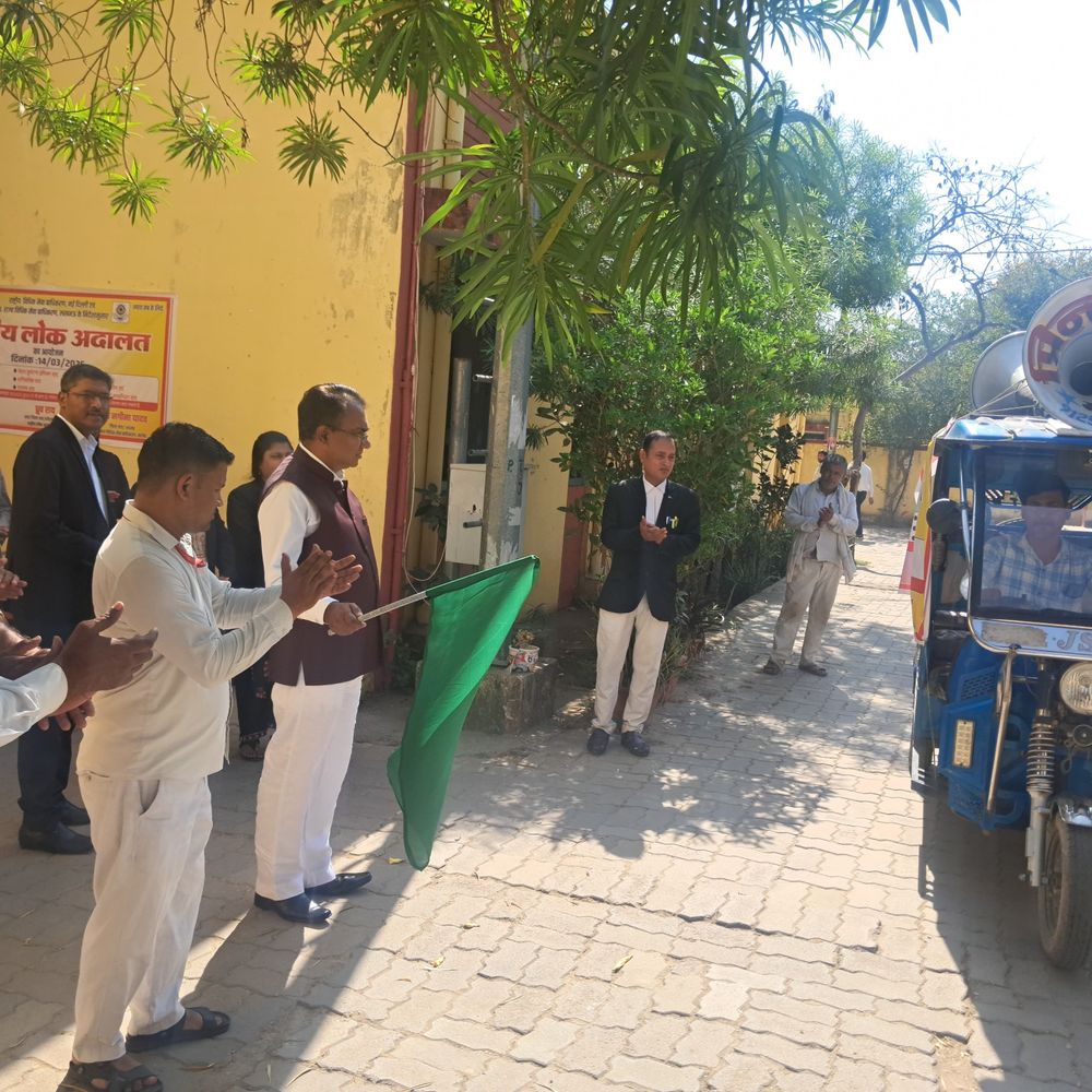 राष्ट्रीय लोक अदालत, जागरूकता वाहन रवाना:जिला जज ने दिखाई हरी झंडी, 14 मार्च को सुलह-समझौते से होगा निस्तारण