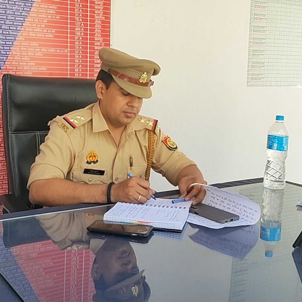 संजीव कुमार बने ठठिया के नए थानाध्यक्ष:वैध खनन डंपर को अवैध बताकर जब्त करने थानाध्यक्ष देवेश पाल निलंबित