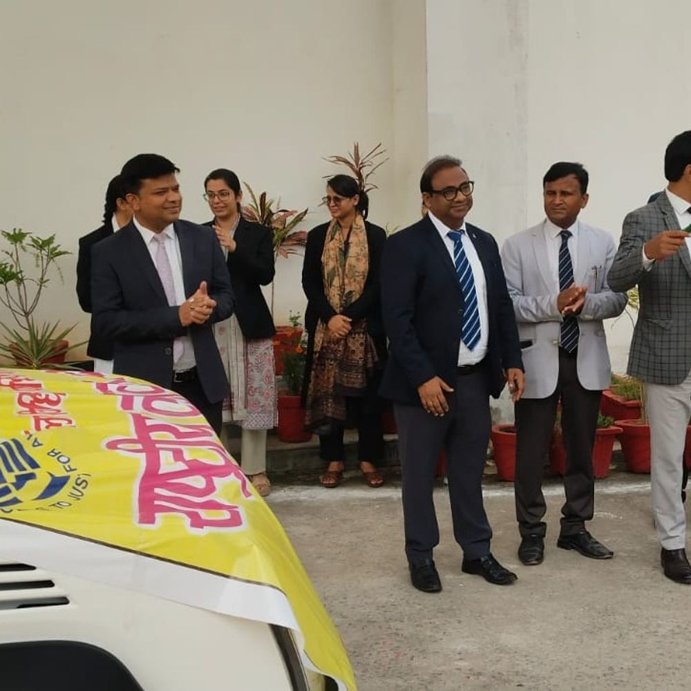 बलरामपुर में 14 मार्च को राष्ट्रीय लोक अदालत:जनपद न्यायाधीश ने जागरूकता रथ को दिखाई हरी झंडी