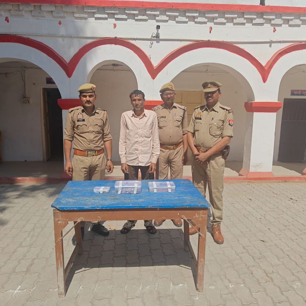 घर का ताला तोड़कर चोरी करने वाला आरोपी गिरफ्तार:बांदा पुलिस ने चोरी के जेवरात किया बरामद, युवक को भेजा जेल