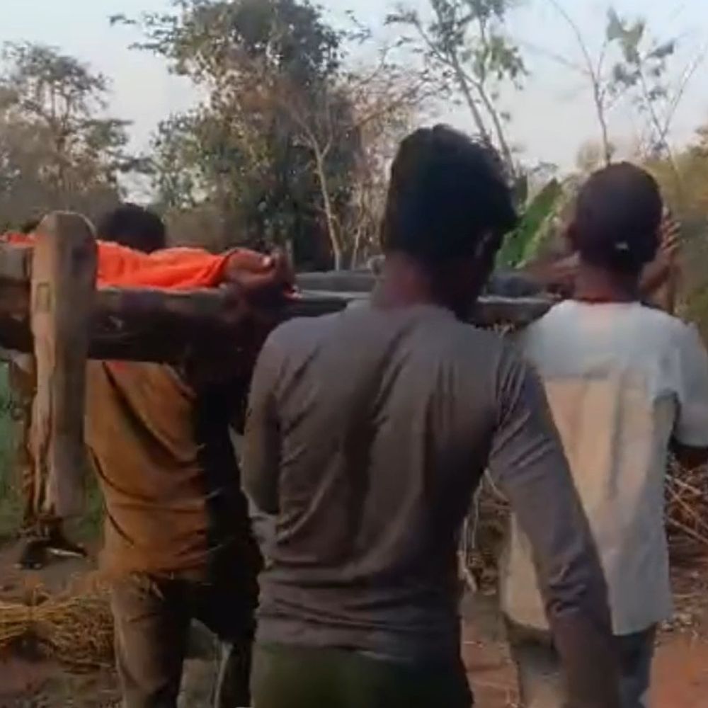 शिवपुरी में पिता-बेटों ने युवक को पीटा:  पुरानी रंजिश के चलते लाठी-डंडों से हमला, गोली चलाने का भी आरोप – Shivpuri News