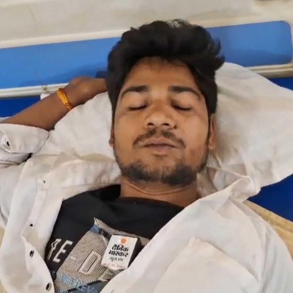 युवक ने की सुसाइड की कोशिश:जहर खाकर चौकी पहुंचा, पुलिस ने पहुंचाया अस्पताल, पत्नी और ससुराल वाले कर रहे परेशान